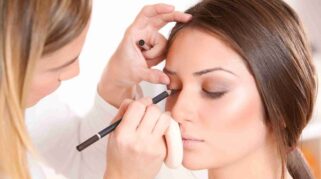 Cara Makeup agar Wajah Bulat Terlihat Tirus